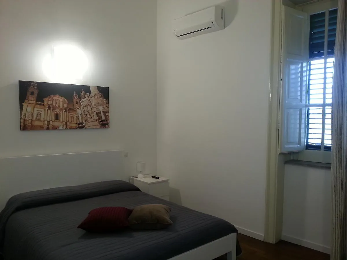 Ai Lattarini House Bed & Breakfast Palermo 2*,  Italy